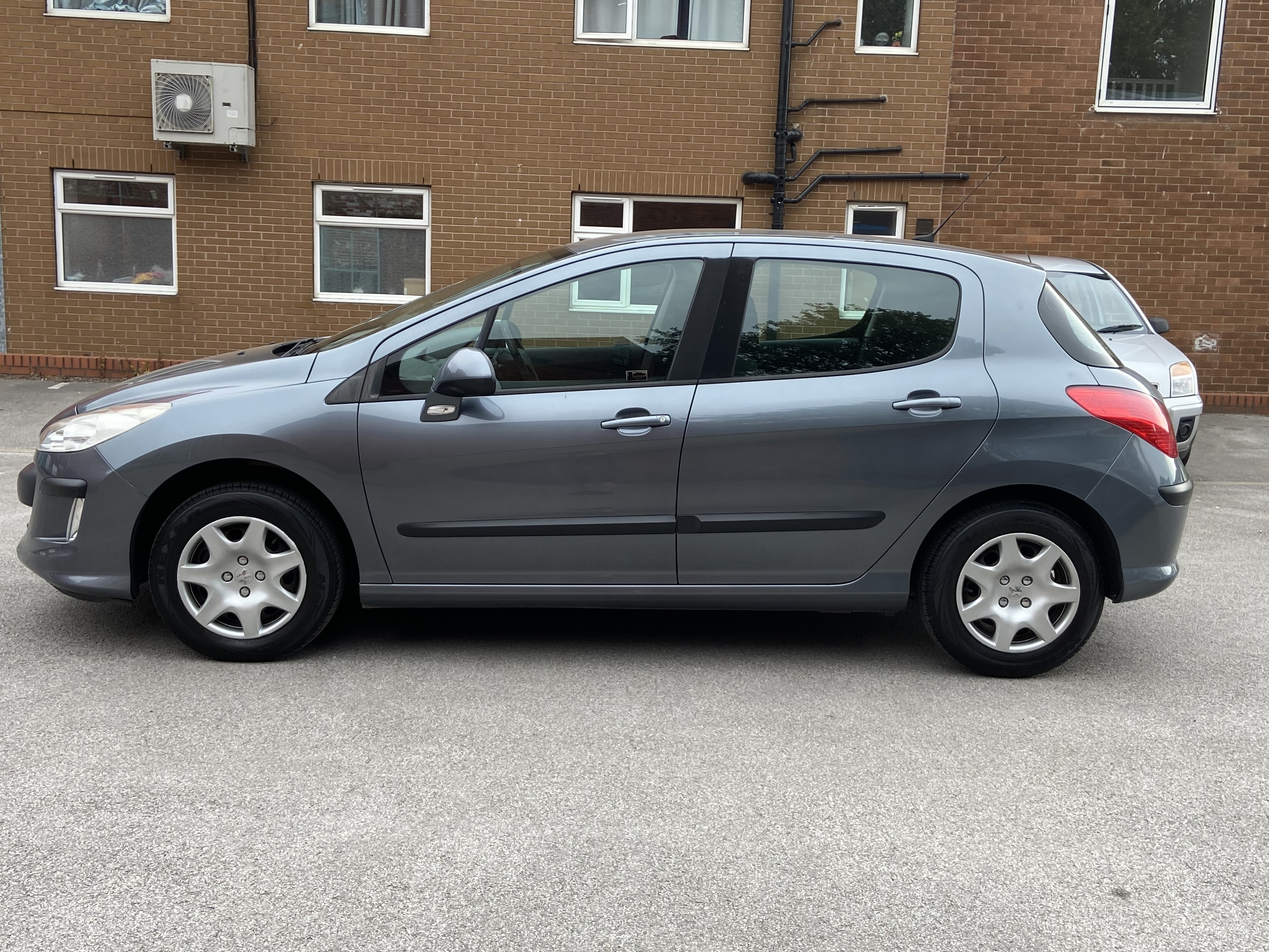 additional car image