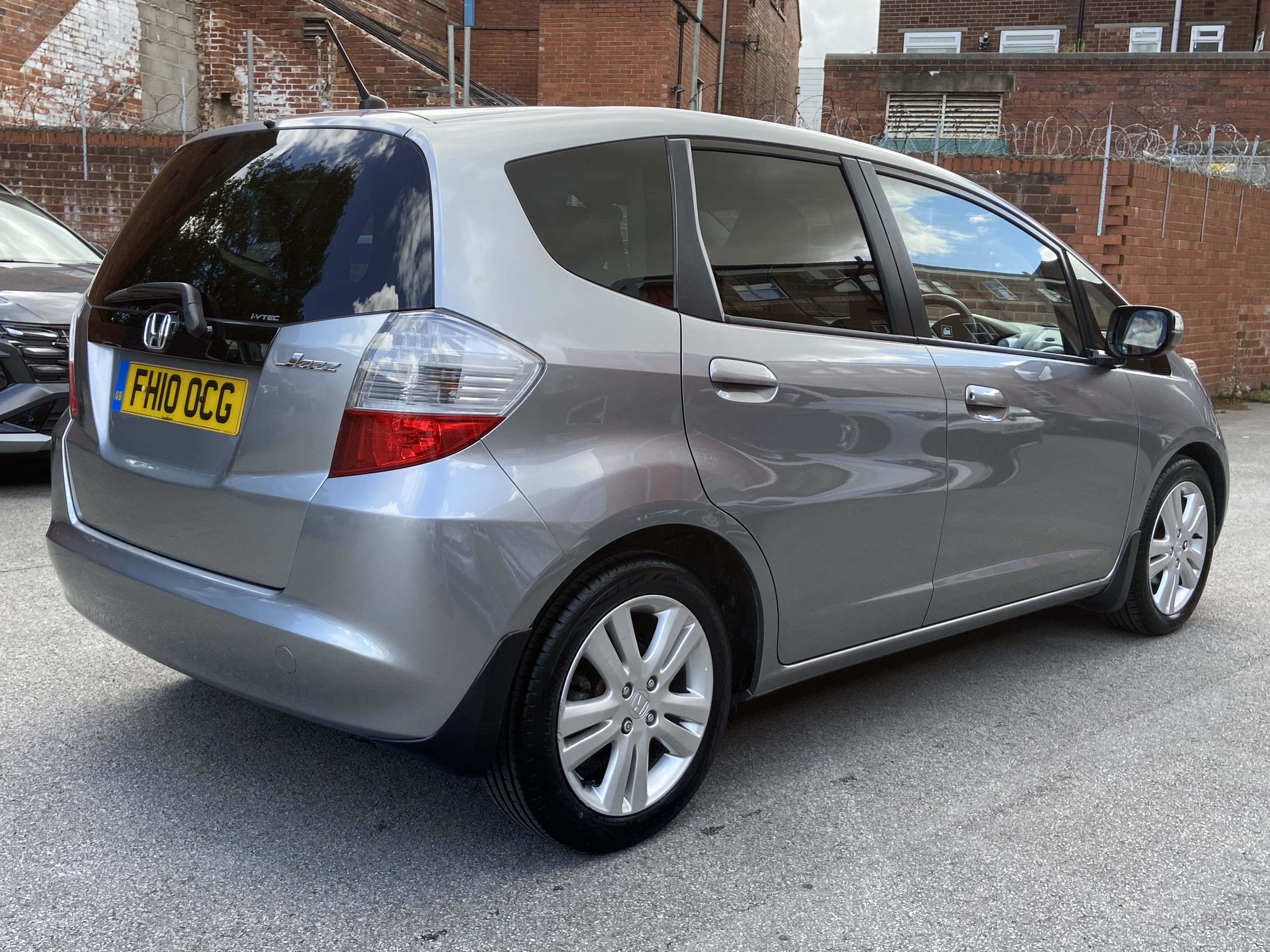 additional car image