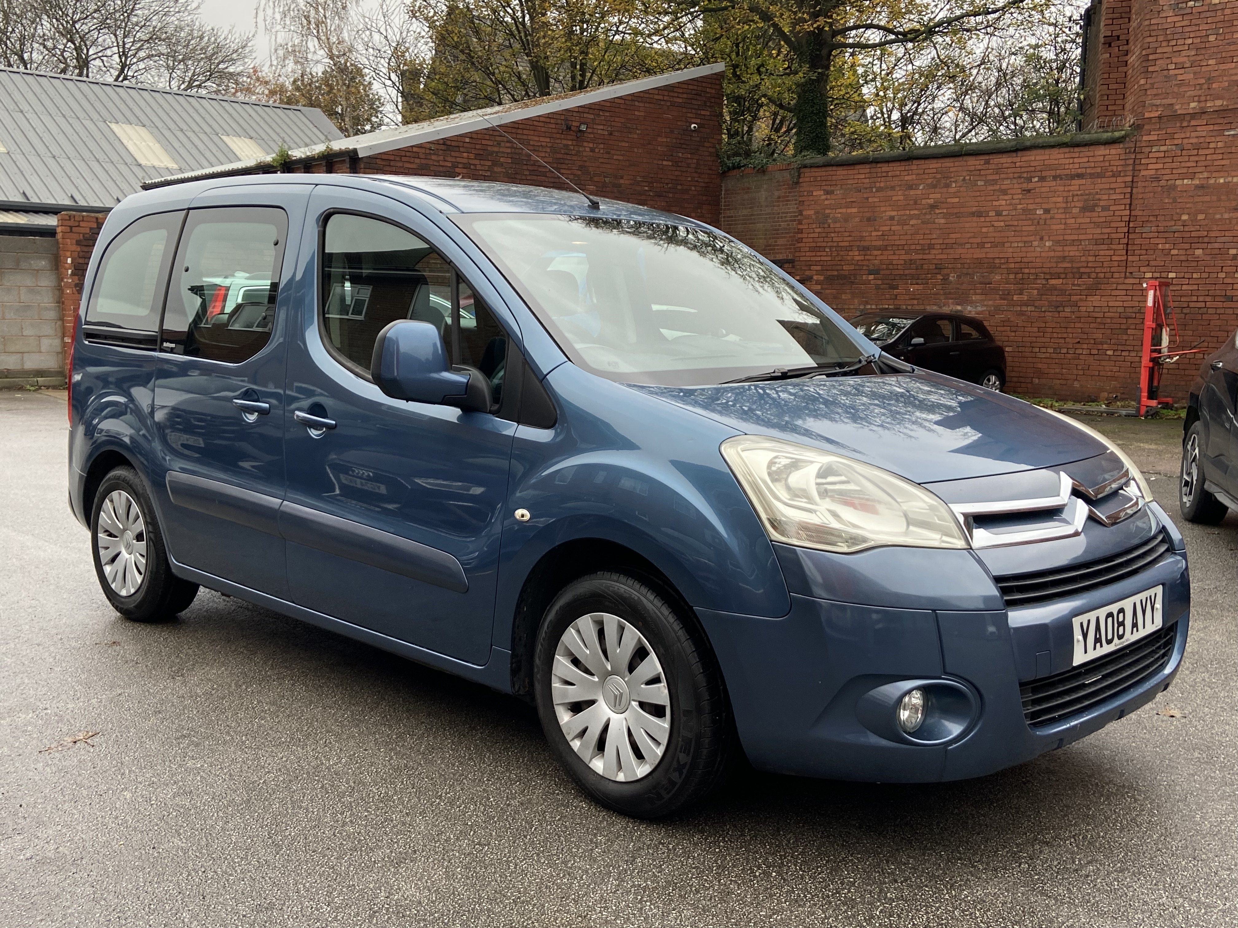 additional car image