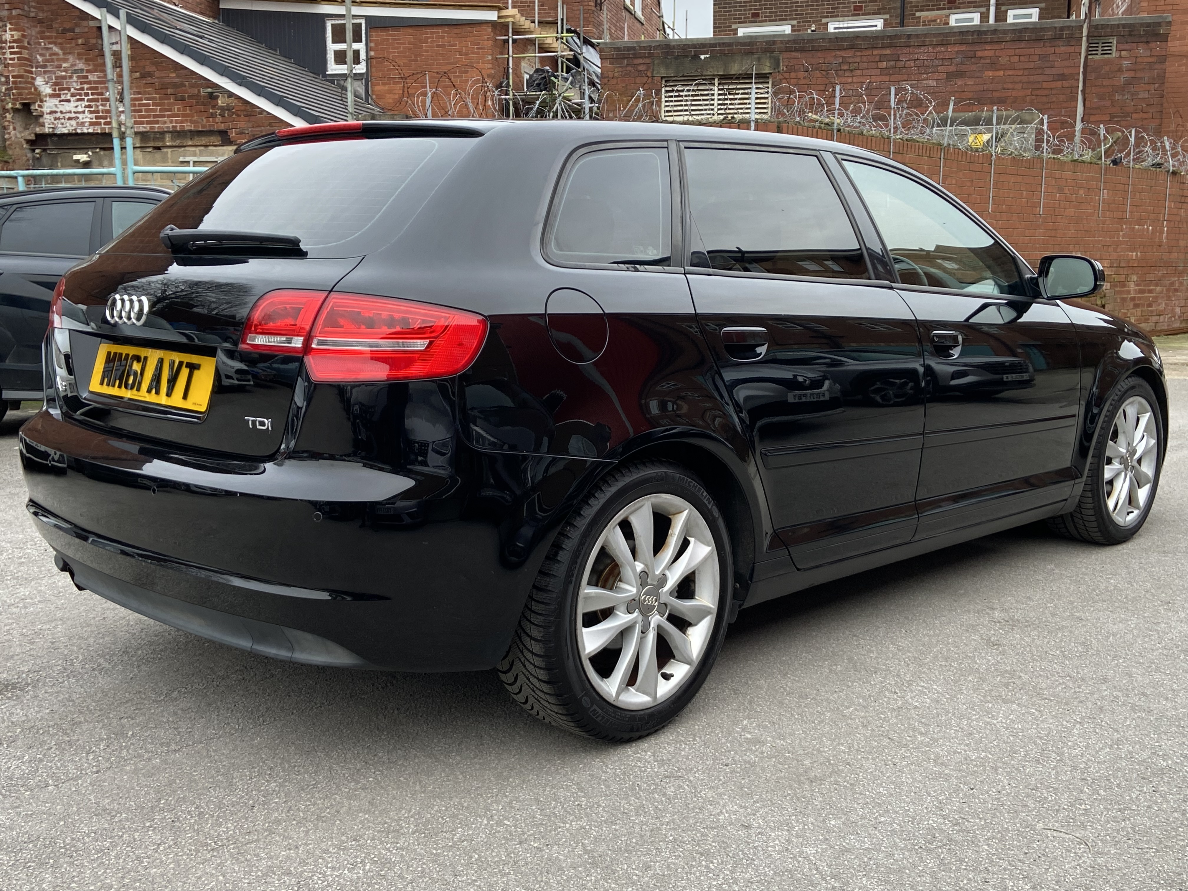 additional car image