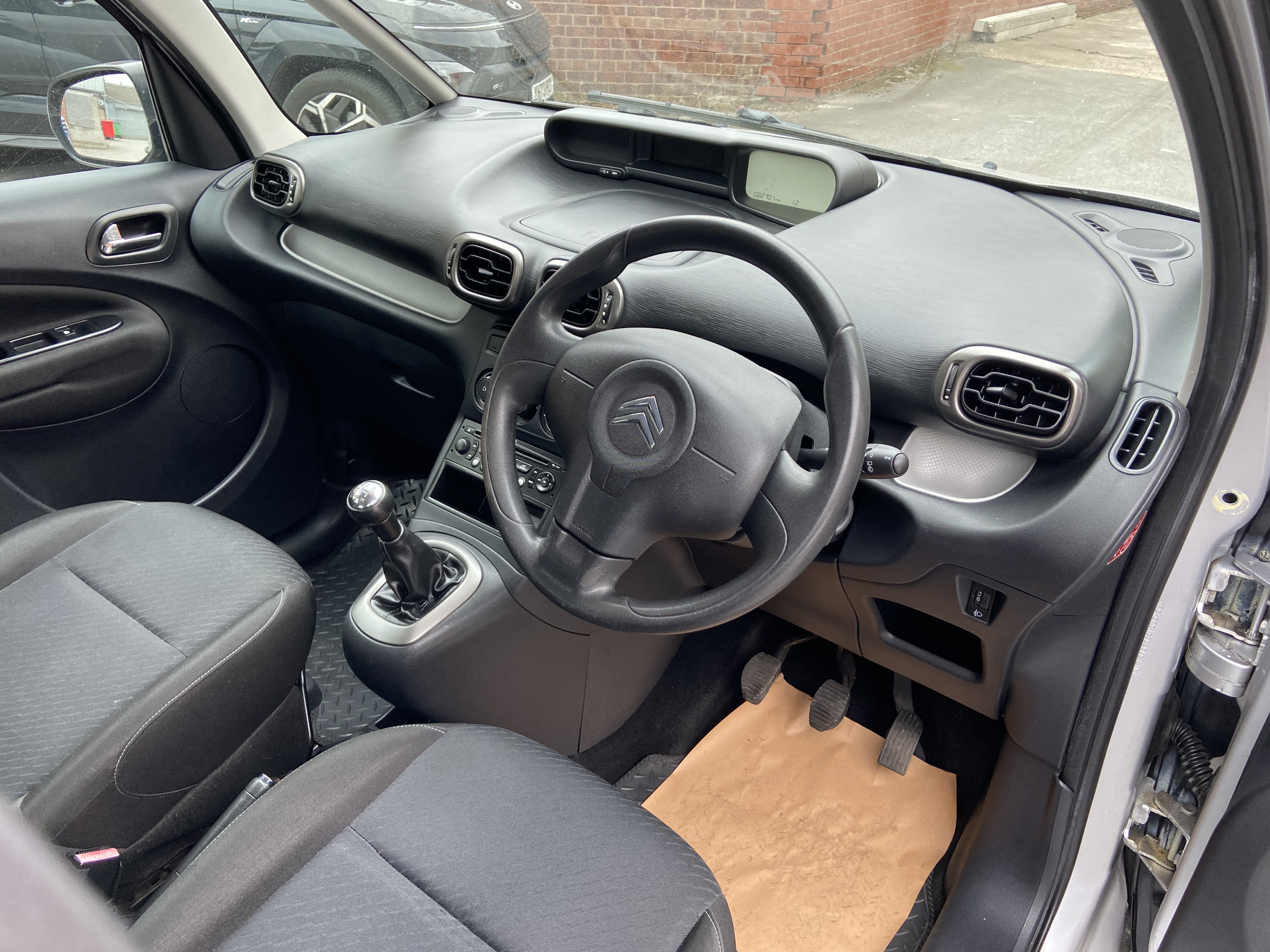 additional car image