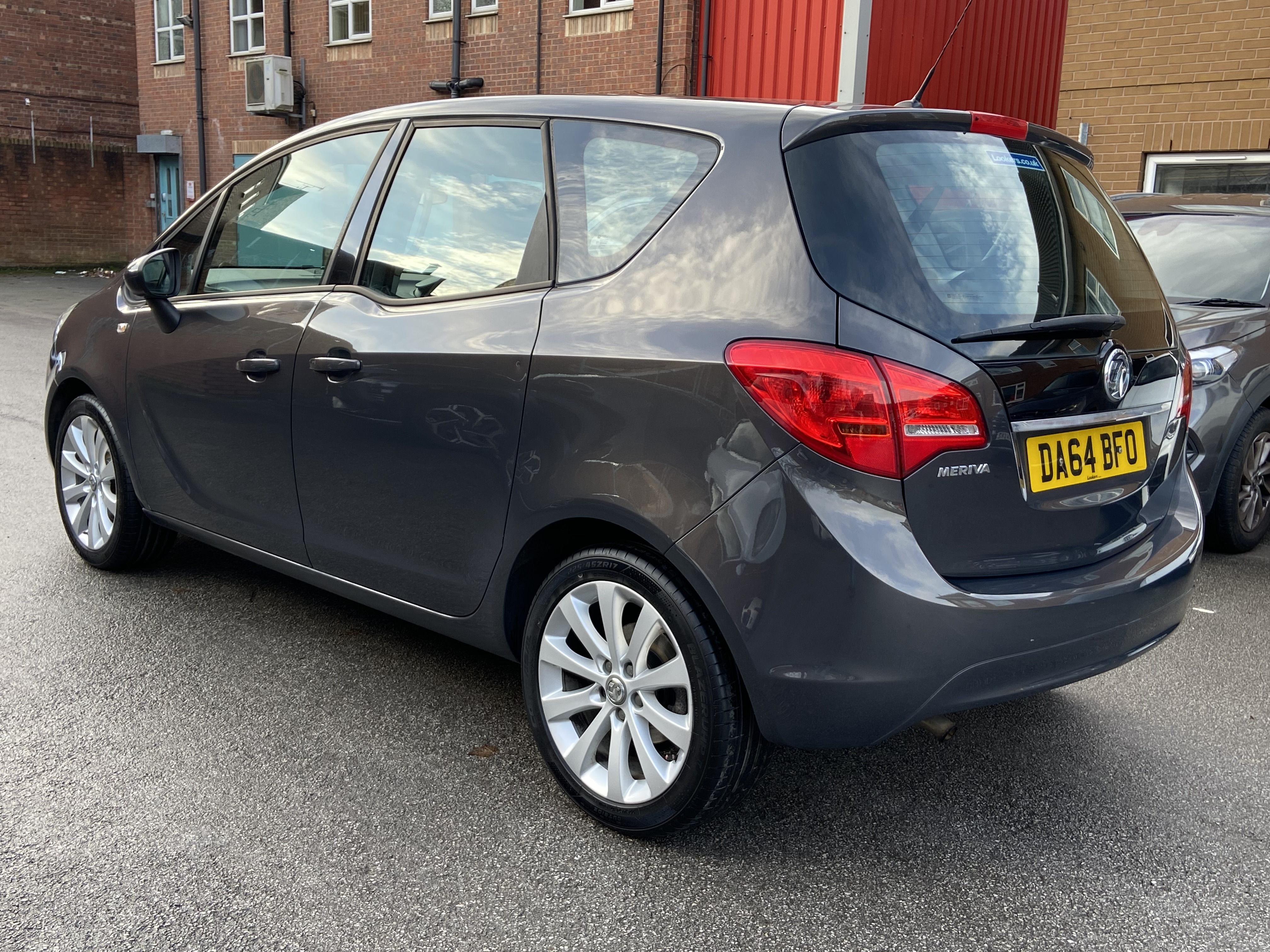 additional car image