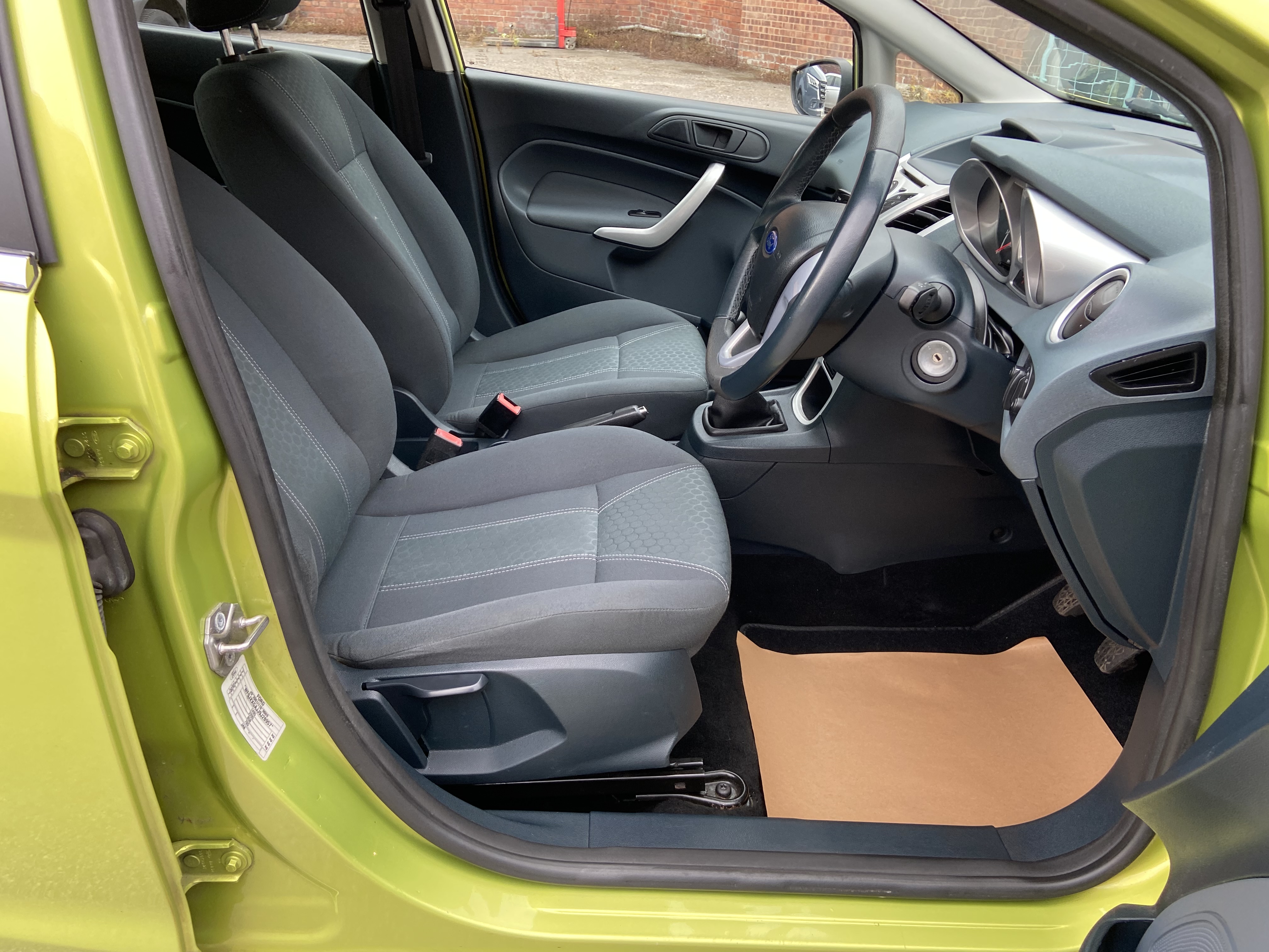 additional car image