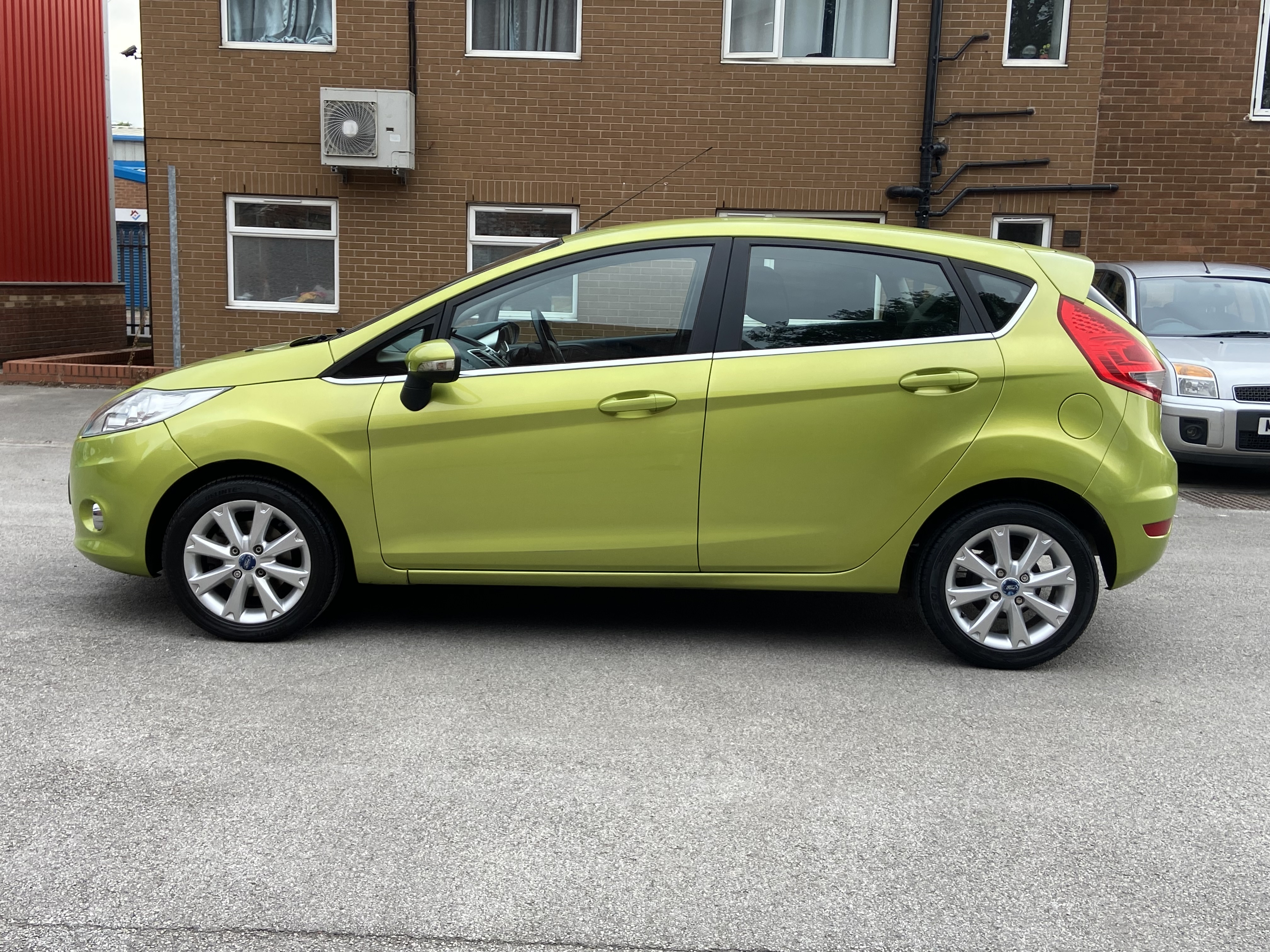 additional car image