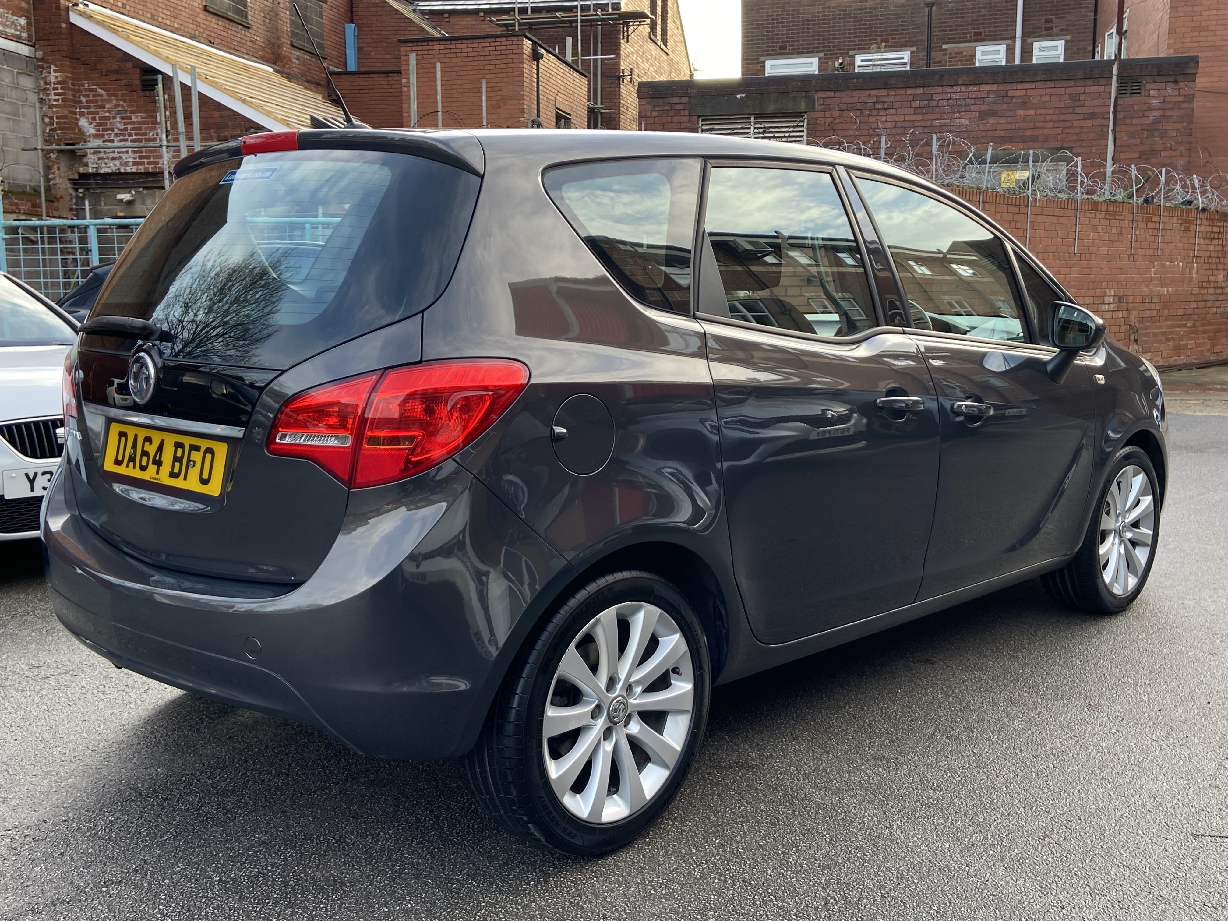 additional car image