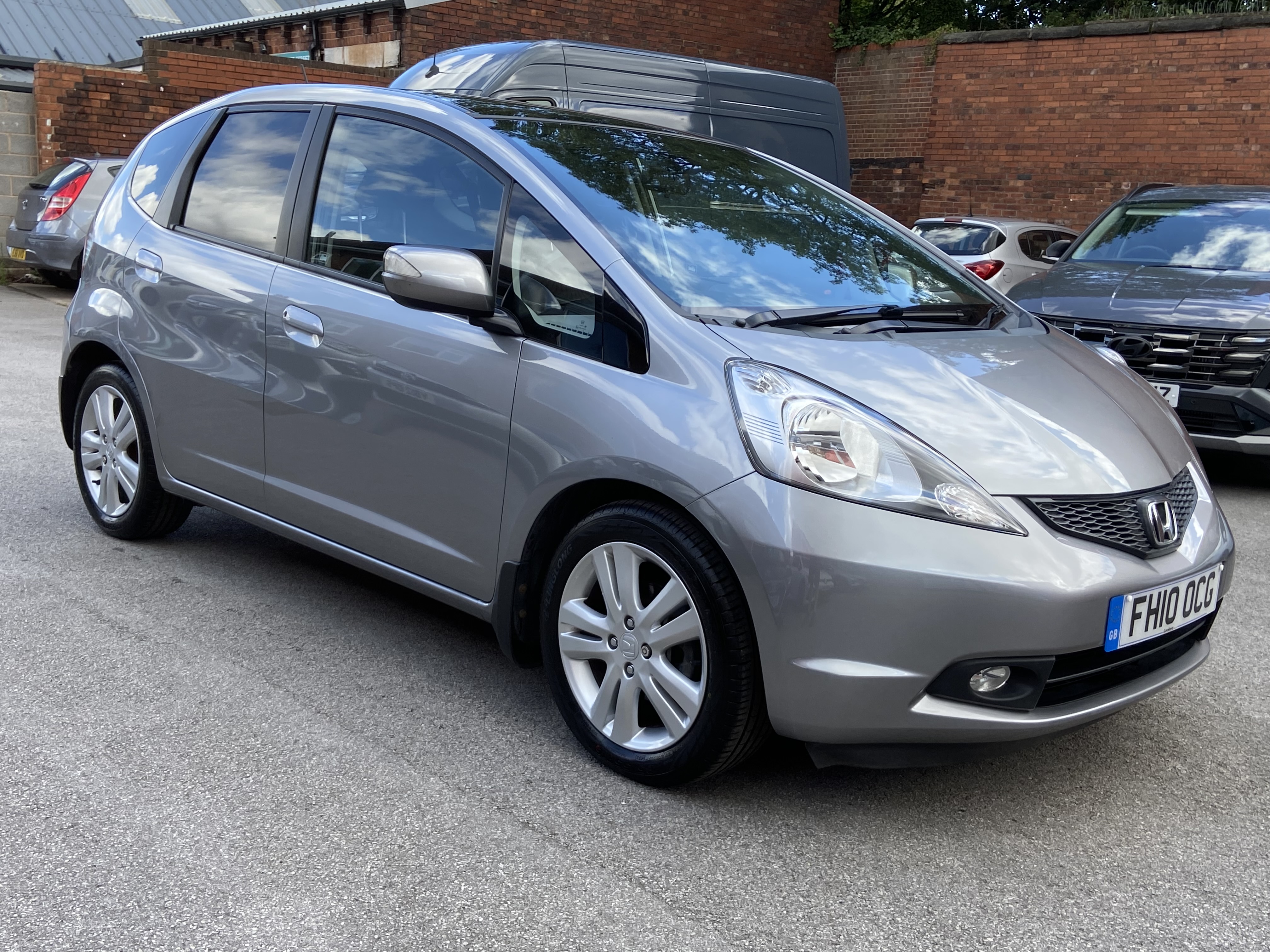 additional car image
