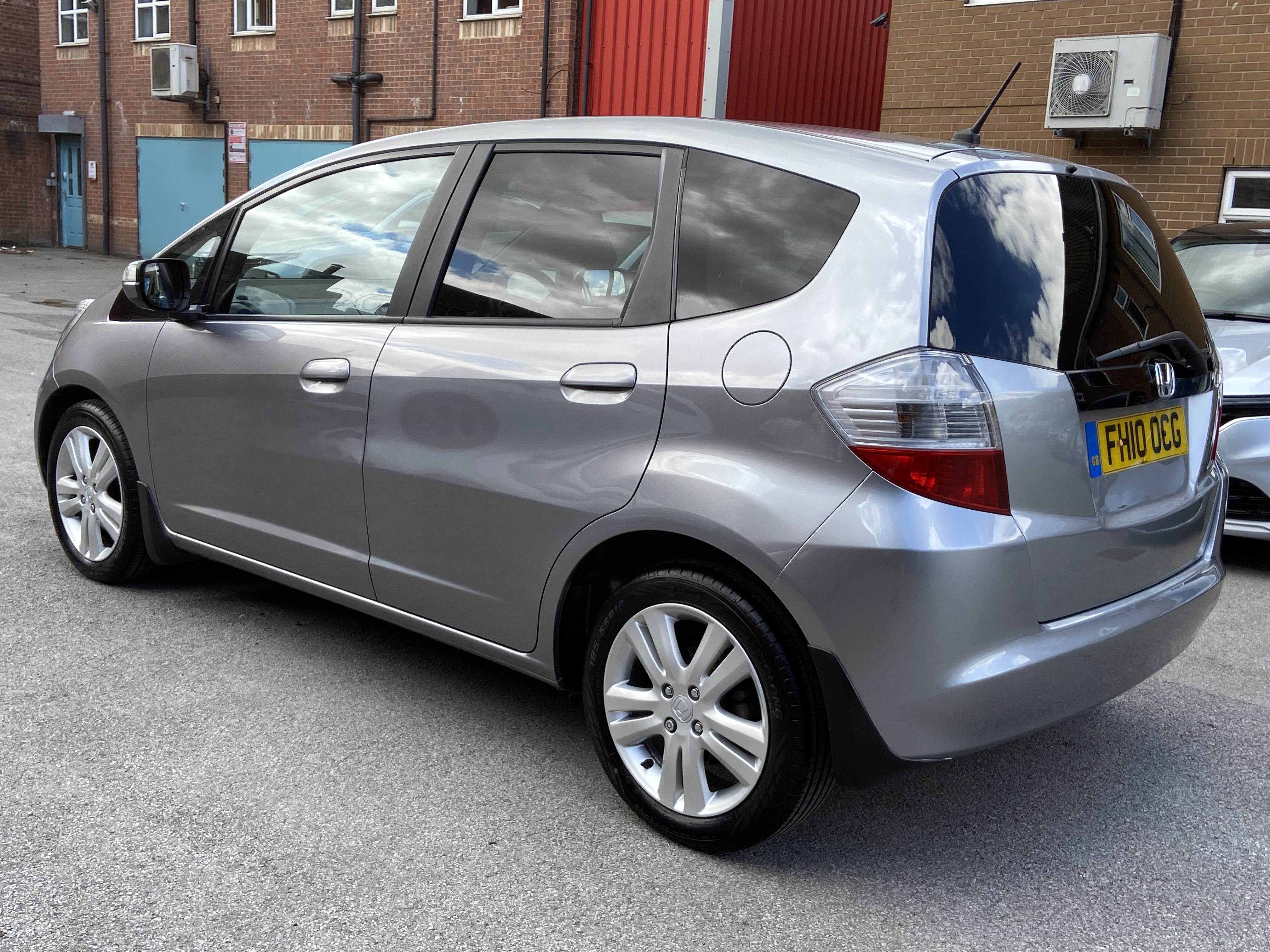additional car image