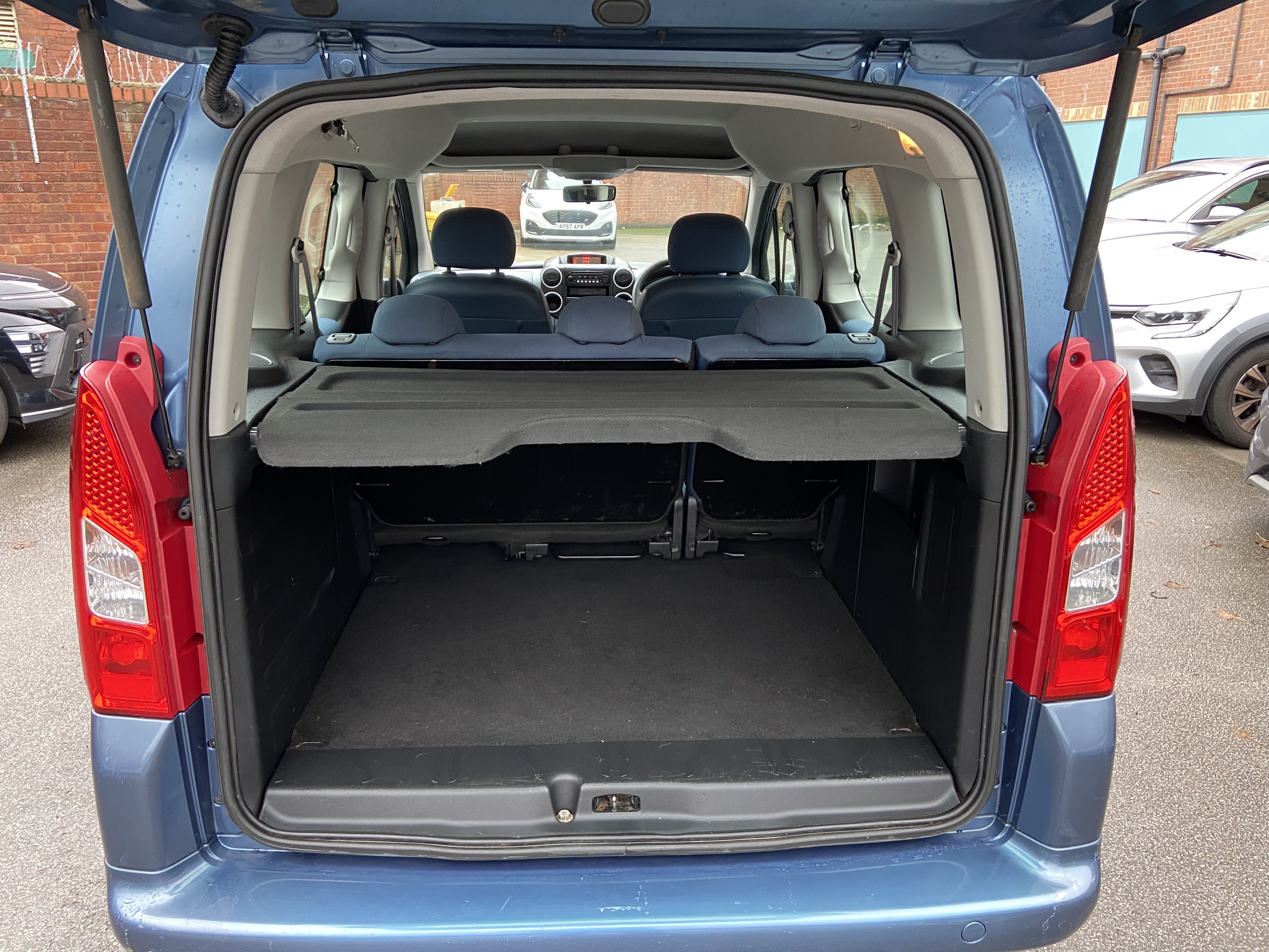 additional car image