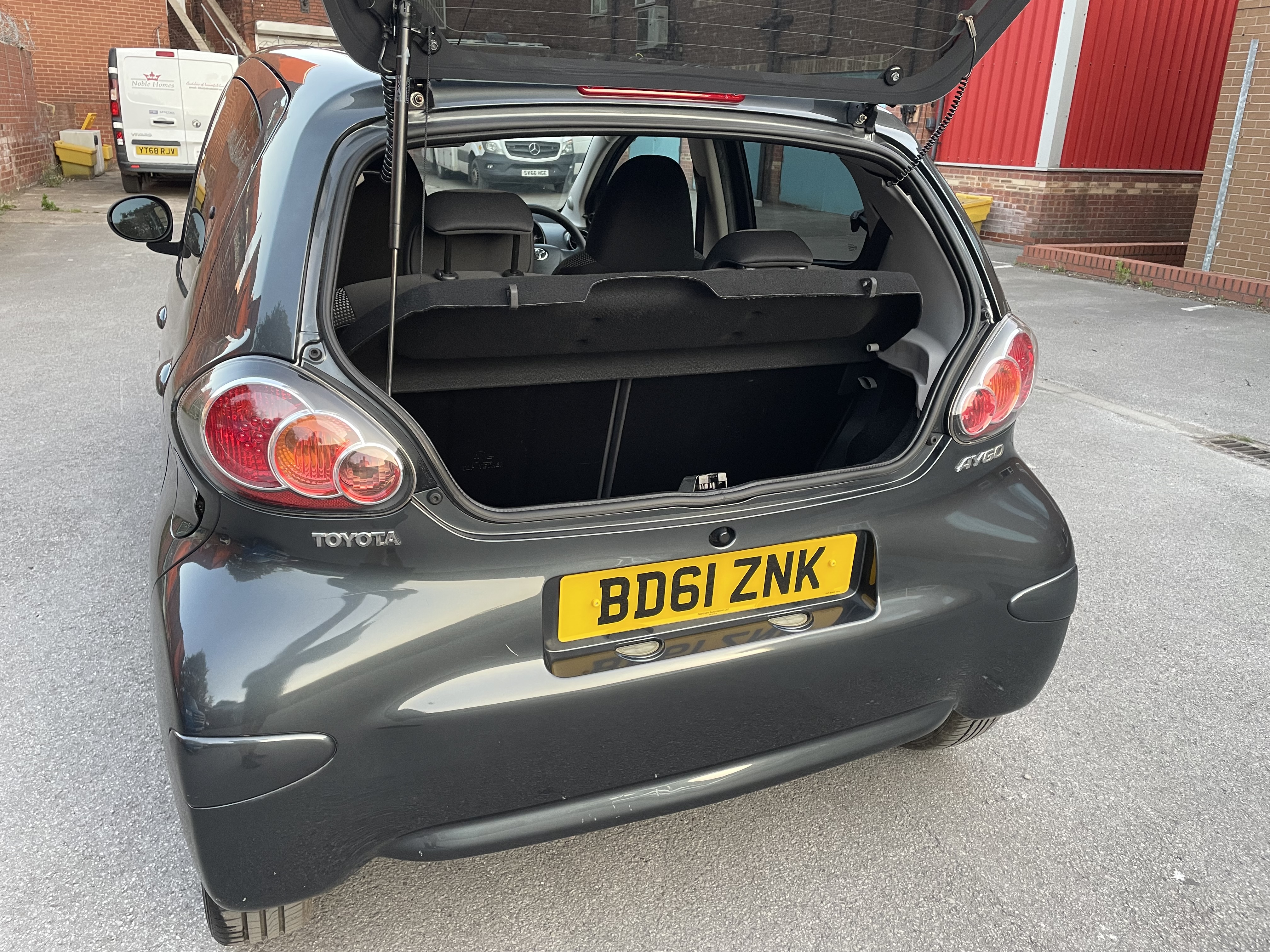 additional car image