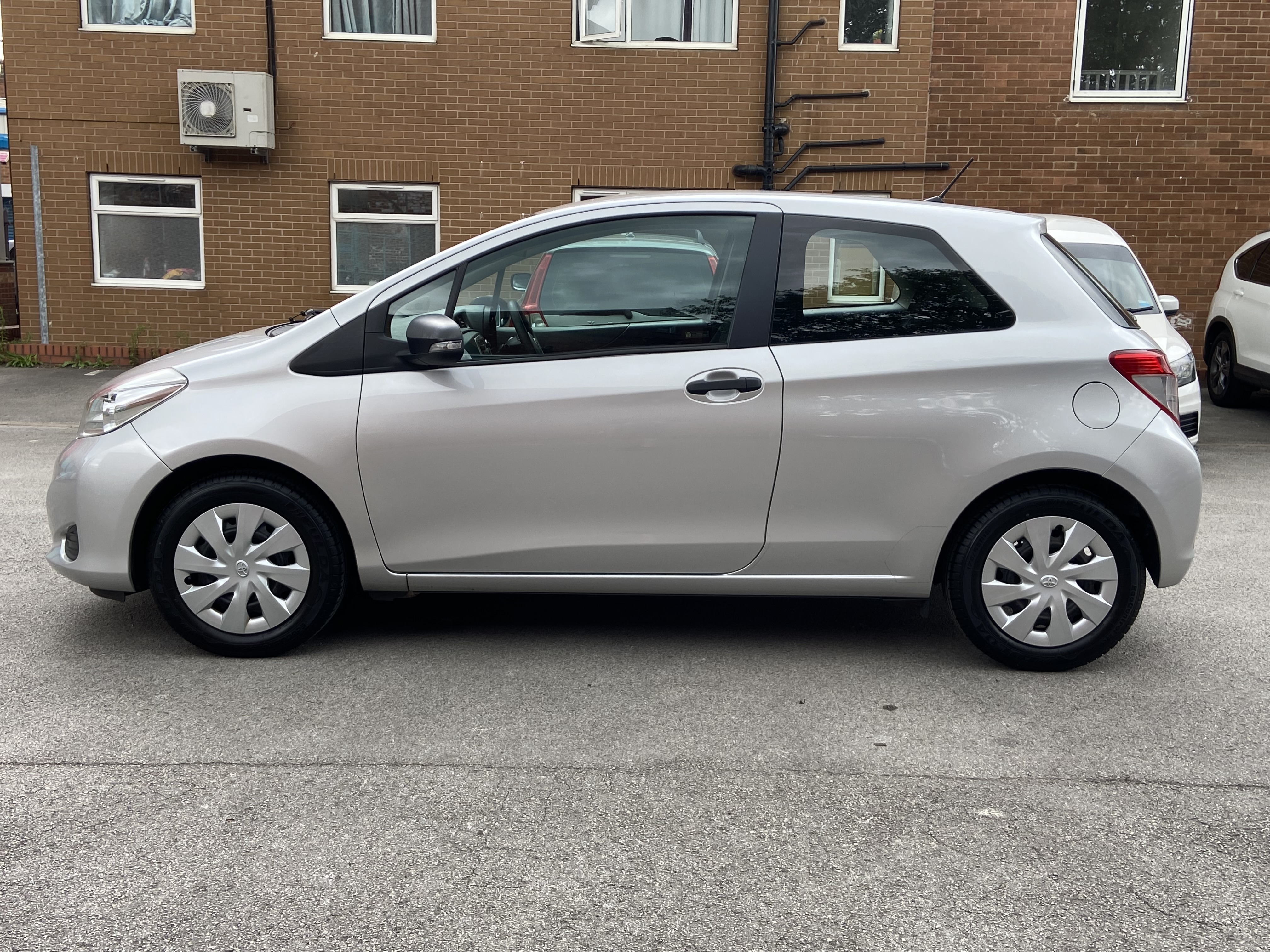 additional car image