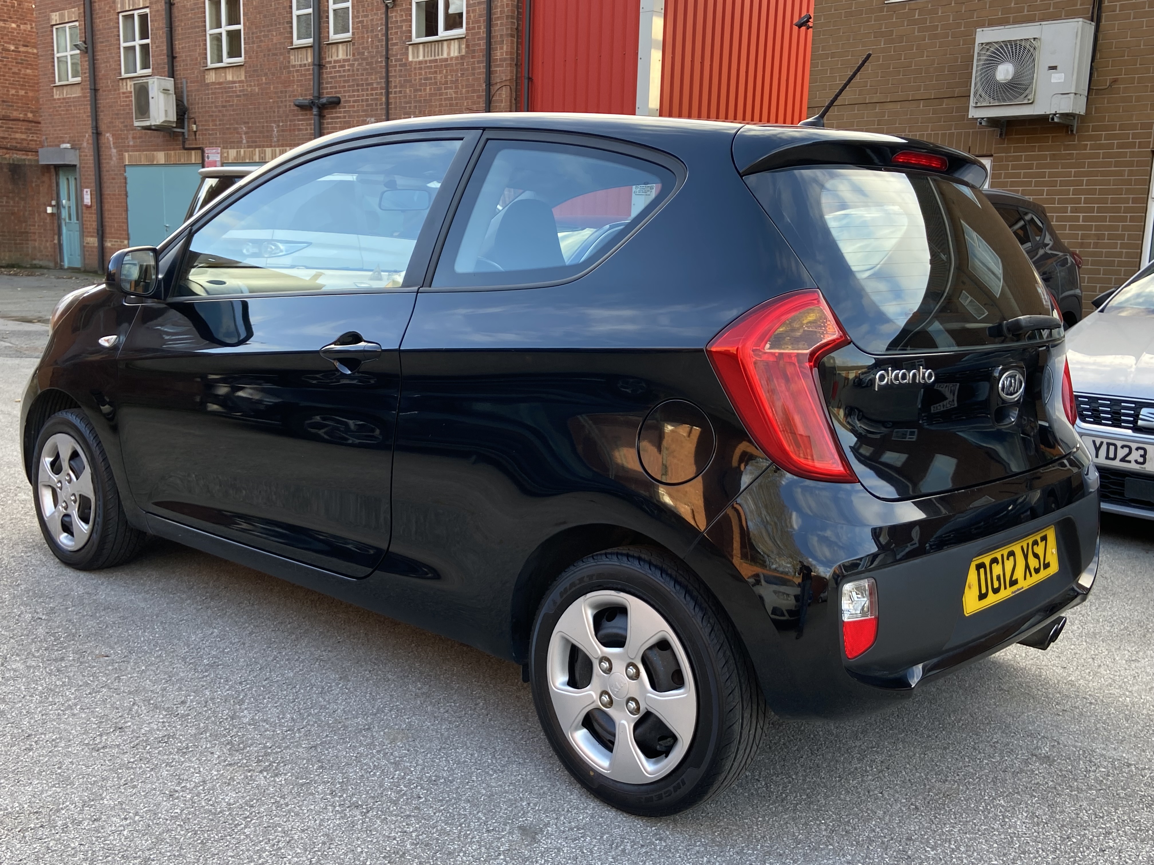 additional car image