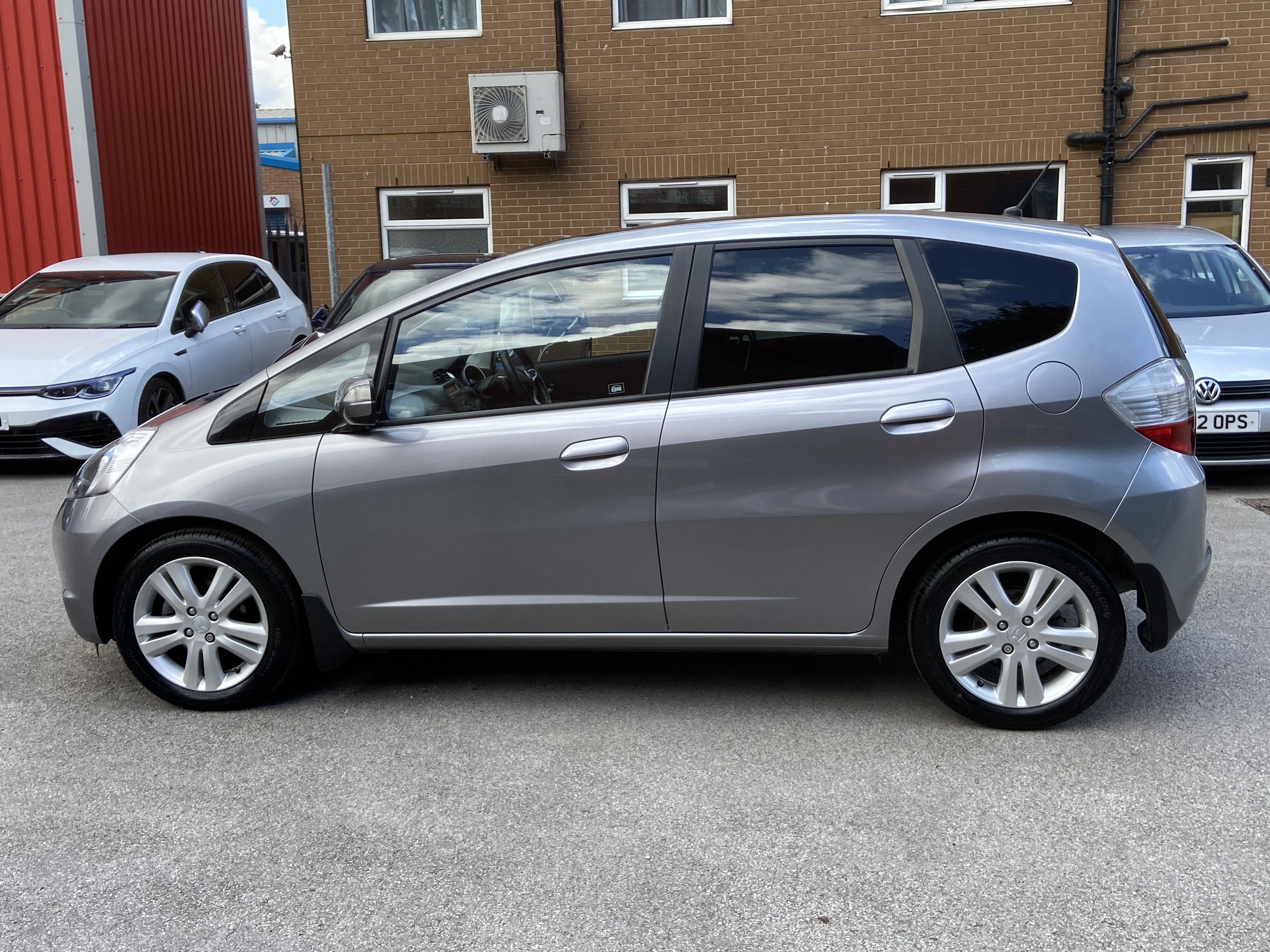 additional car image