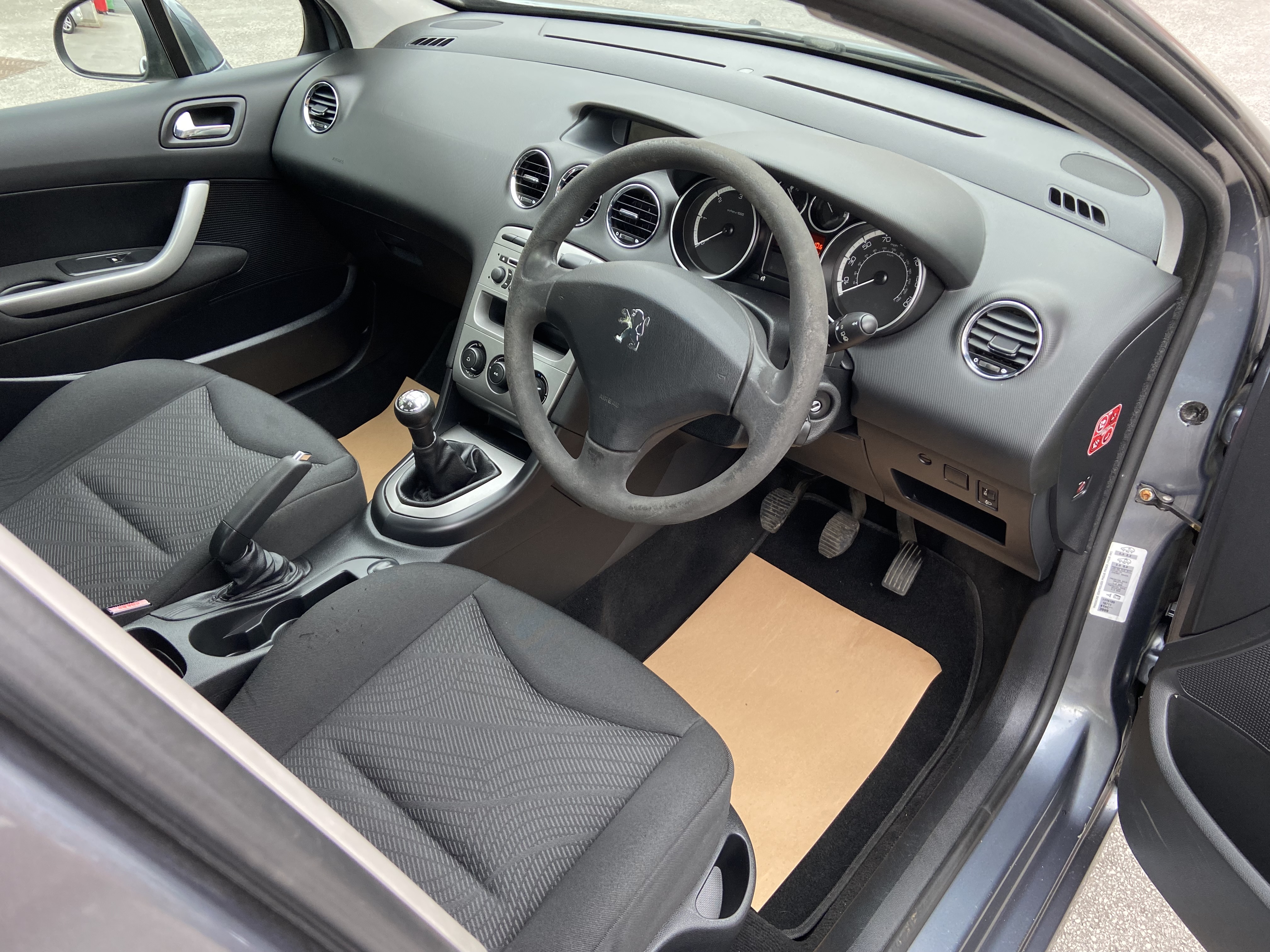 additional car image